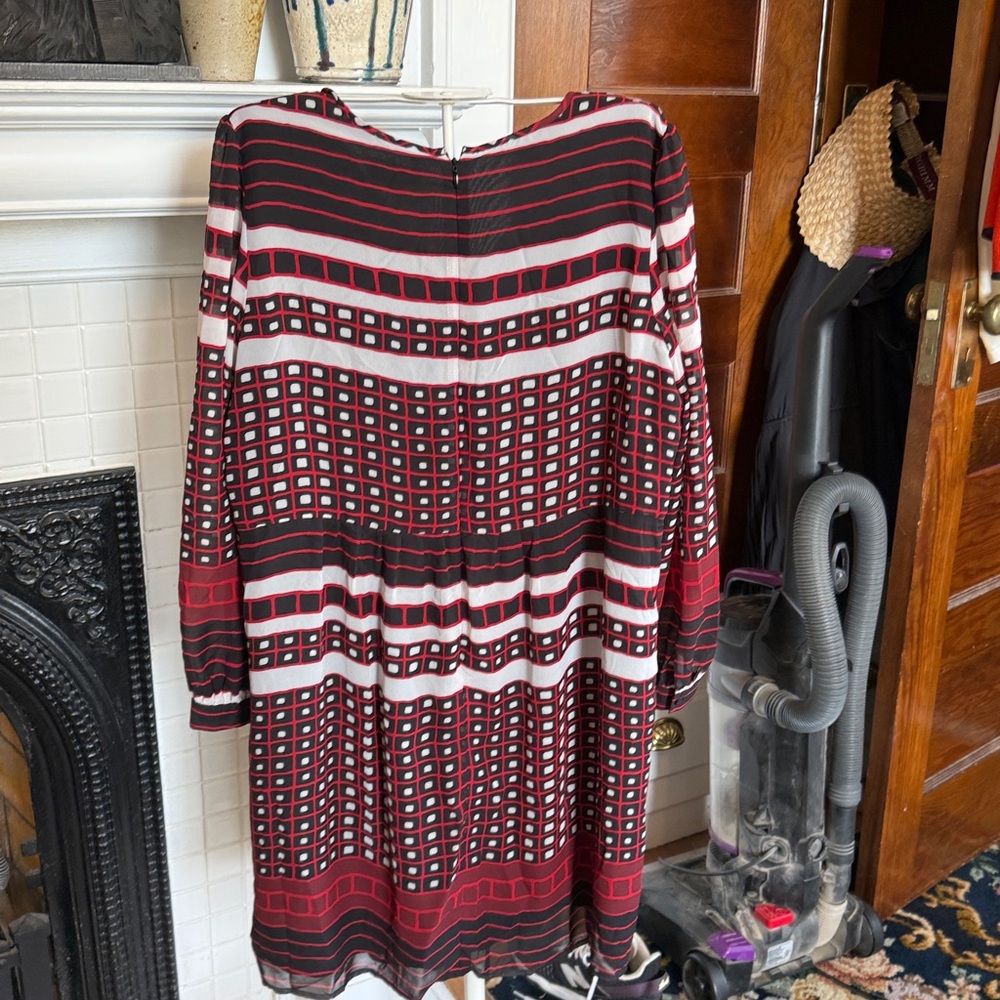 LOFT Burgundy and White Patterned Long Sleeve Dress- worn about 6 times - Picture 4 of 5